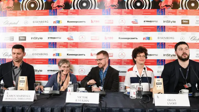 На пресс-конференции после премьеры фильма на ММКФ в Москве Карен представилась