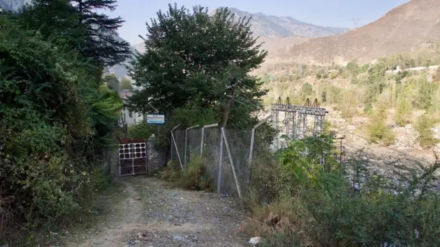 झेलम नदी के पास मोहुरा पावर हाउस