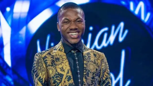 One man dey smile