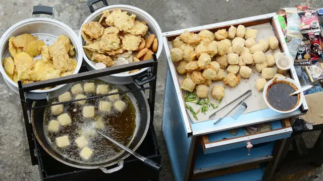 Kedele bahan baku tempe tahu, seharusnya digolongkan sebagai komoditi yang sangat diperlukan.