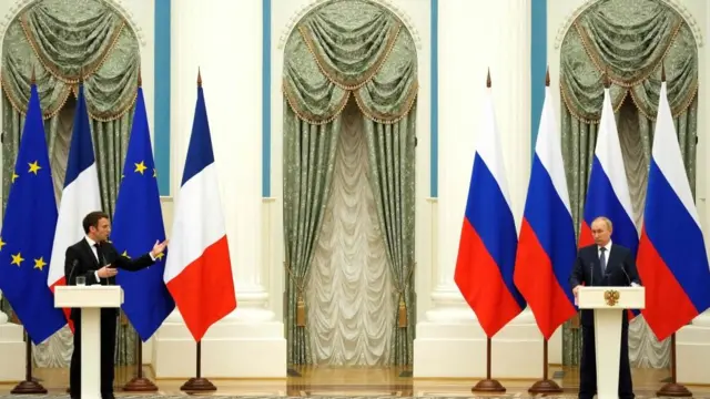 Macron ve Putin ortak basın toplantısından görüntü