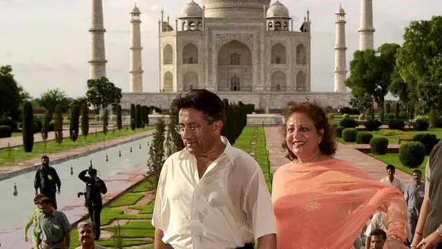 15 जुलाई 2001 में जनरल परवेज़ मुशर्रफ़ अपनी पत्नी सेहबा के साथ ताजहमल देखने गए थे.