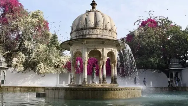 कारंजं, ज्ञानव्यापी मशीद, मुघल, शास्त्र, वास्तूरचना, पाणी