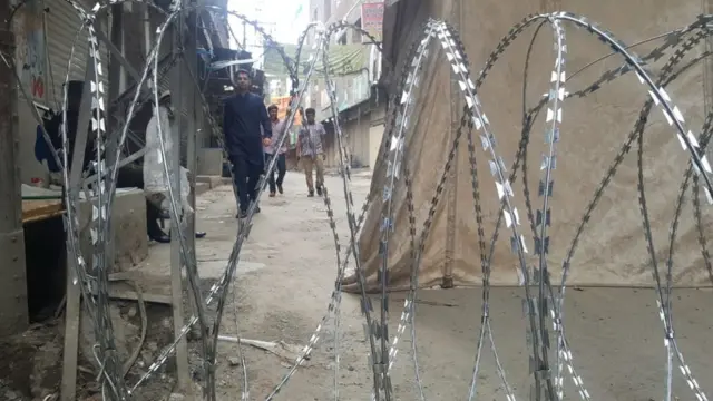 సైన్యం వేసిన ఇనుప కంచె