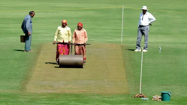 ધીરજ પરસાણા ગુજરાતી ક્રિકેટર