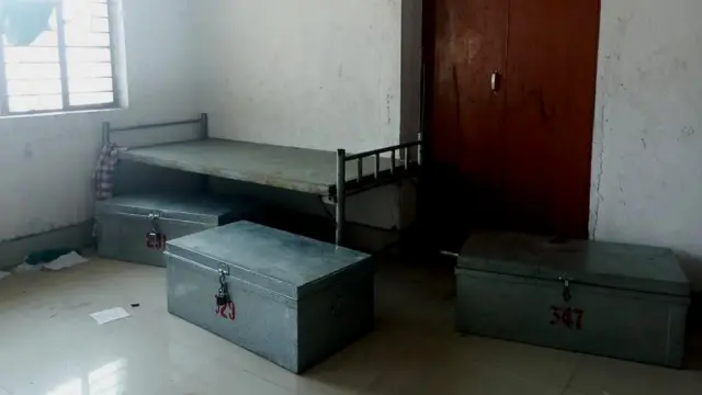 हॉस्टल का खाली कमरा