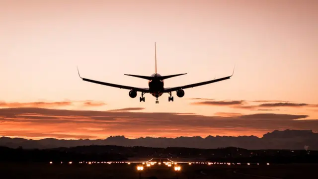 Avión aterrizando