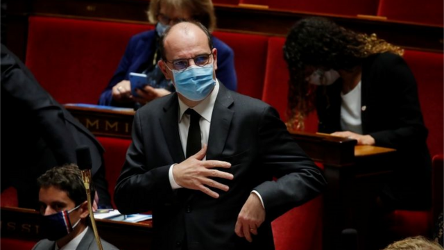 Castexbonus cadastromáscara ebonus cadastropé no parlamento, entre assentos