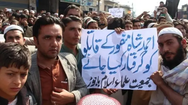 د باجوړ ننني احتجاج ته په وینا کې ګڼو ویناوالو وویل، که يې مخکې په مړیو باندې ورته احتجاجونه کړی وای، په وینا یې ښايي د پاکستان واکمنو به يې ژغ اورېدلی و او د احمدشا په څېر زلمی به يې نه وژل کېدل.