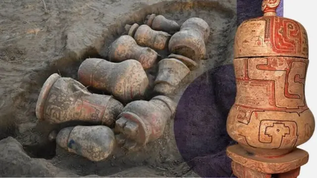 Ces impressionnantes urnes funéraires en céramique montrent qu'il s'agissait d'un rituel religieux complexe et manifestement important.