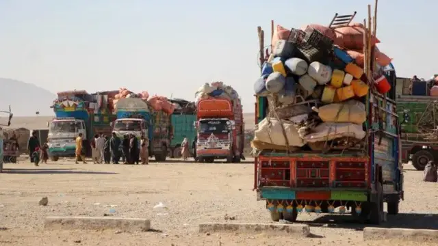 د افغان کډوالو پر کډو بار لارۍ