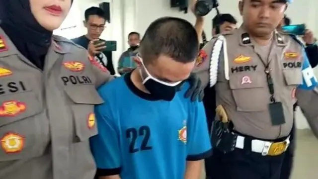 Polisi menangkap pria berinisial DA, pelaku mutilasi pria berinisial R yang jasadnya dibuang di Tenjo, Bogor.