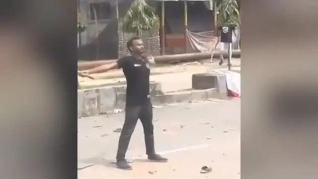 வங்கதேசப் போராட்டத்தின் கொடூர தாக்குதல்களை பிரதிபலிக்கும் வீடியோக்கள்