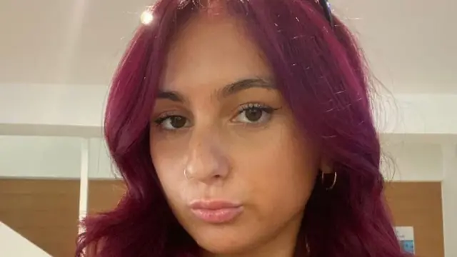 Alicia Kemp, 25 tuổi, đang có visa du lịch làm việc khi cô va chạm và gây tử vong cho một người đi bộ Alicia Kemp, 25 tuổi, đang có visa du lịch làm việc khi cô va chạm và gây tử vong cho một người đi bộ