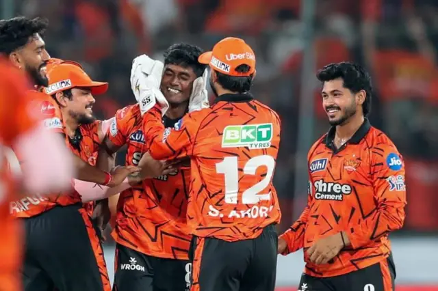 సకీబ్ హుస్సేన్‌కు సహచరుల అభినందన 