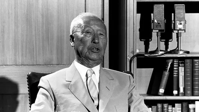 Syngman Rhee (1875-1965) adalah pemimpin gerakan kemerdekaan Korea dan presiden pertama Republik Korea dari tahun 1948-1960.