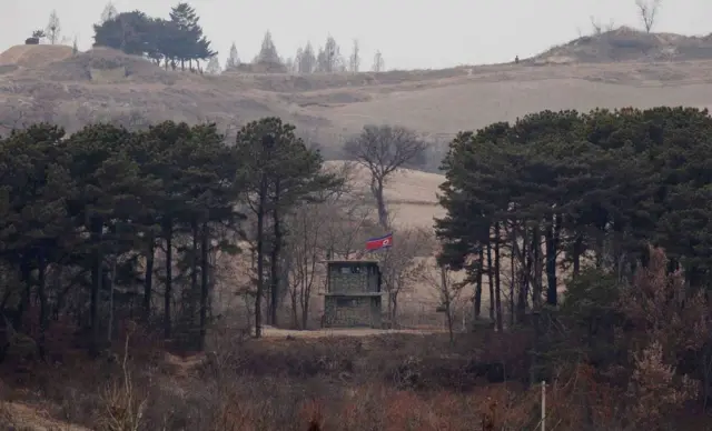 경기도 파주시 비무장지대 내 판문점 공동경비구역에서 바라 본 북한 초소 