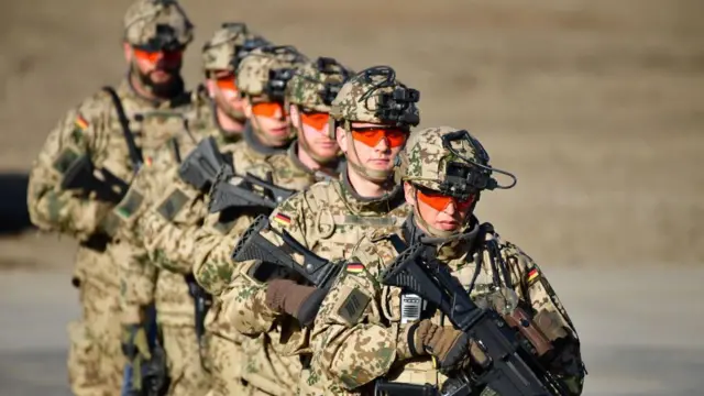 Por qué la histórica decisión de Alemania de aumentar su gasto militar supone un cambio fundamental en la defensa de Europa tras el regreso de Trump a la Casa Blanca - BBC