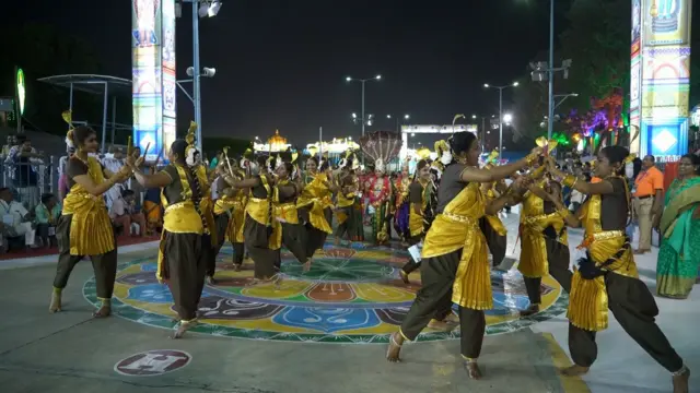 మహిళల నృత్యాలు