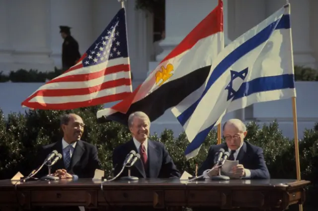 Anwar Sadat, Jimmy Carter y Menahem Begin