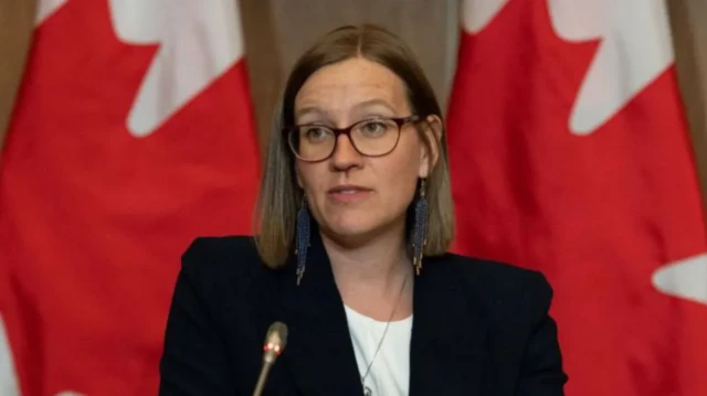 करीना गोल्ड, कॅनडात मंत्री होणाऱ्या सर्वात तरुण महिला देखील आहेत.
