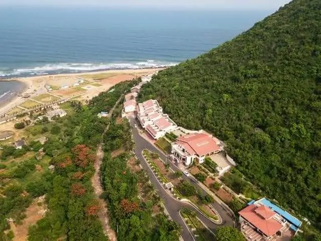 రుషికొండపై నిర్మాణాలు