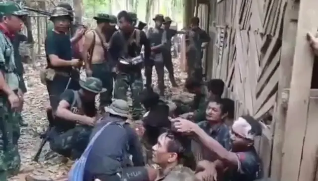 ဖမ်းမိခဲ့တဲ့ စစ်ကောင်စီတပ်ဖွဲ့ဝင်တွေ