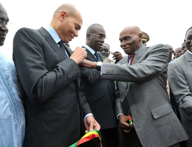 Karim Wade, le Premier ministre Souleymane Ndéné Ndiaye et le président Wade en janvier 2011 à Dakar.