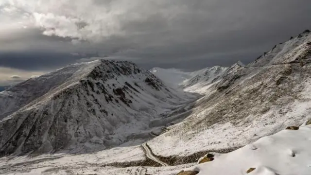 લદ્દાખ આઇસમૅન, પાણીની અછત કરી દૂર, કુત્રિમ હિમનદી