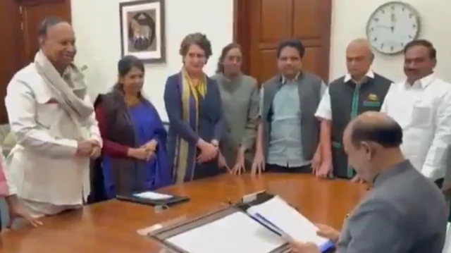 கனிமொழி 