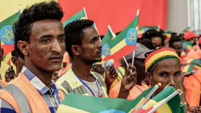 د ایتوپیا خلک په قومي او شخړو کې کښېل وو خو د بند د جوړېدو له امله سره را ټول شول. دوی څو وارې د برښنا بند جوړولو لپاره د پیسو ټولولو کمپاینونه وکړل.