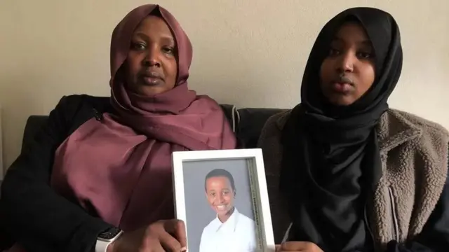 Hooyada Axmed iyo walaashiis