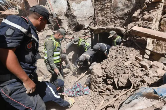 ရှာဖွေကယ်ဆယ်ရေးအဖွဲ့တွေ 