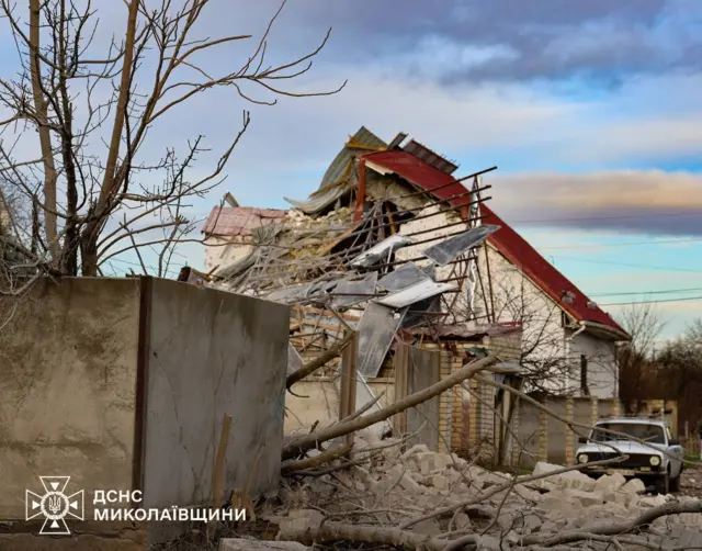 Зруйновані обстрілами будинки 