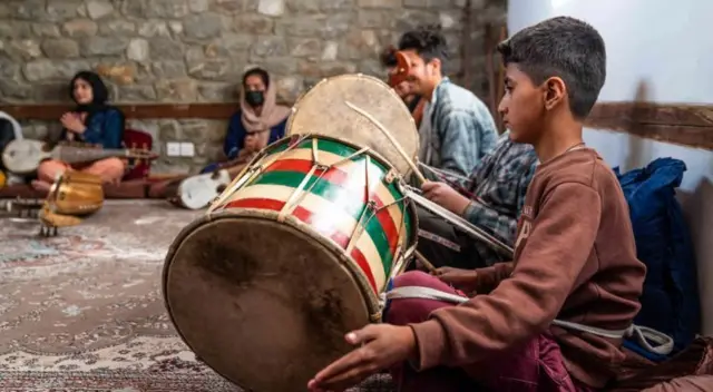 लाइफ लारसन म्यूजिक सेंटर