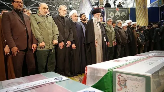 نماز میت خامنهای برای قاسم سلیمانی و مهندس المهدی