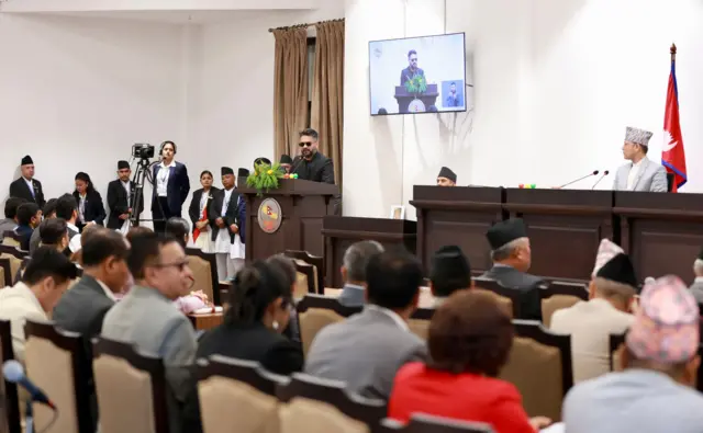 संसद्‍मा बालेन शाह
