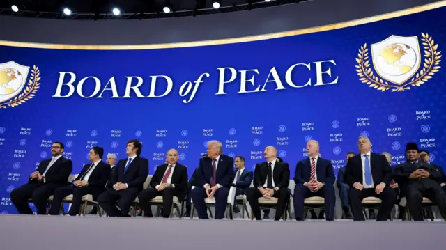 دونالد ترامپ روز پنجشنبه در نشست داووس در سوئیس از منشور هیئت صلح رونمایی کرد