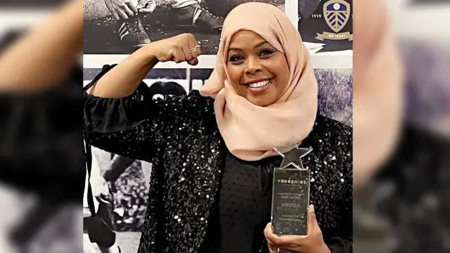 Safiya mudadii ay golaha deegaanka ahayd waxa ay soo qabatay jagooyin kala duwan, waxaanay ka kororsatay khibrad balaaran.