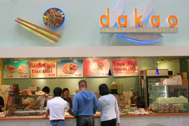 Một tiệm ăn với tên gọi gợi nhớ Sài Gòn tại khu Little Saigon ở Westminster, California