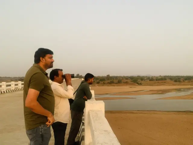 परसवाडा ग्रामपंचायतीतले ग्रामस्थ