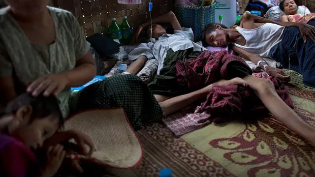 HIV ရောဂါပိုးကူးစက်ခံထားရတဲ့ လူနာတွေကို HIV-AIDS စောင့်ရှောက်ရေးနှင့် ကာကွယ်ရေးစင်တာမှာ တွေ့ရစဉ် (ပုံဟောင်း)