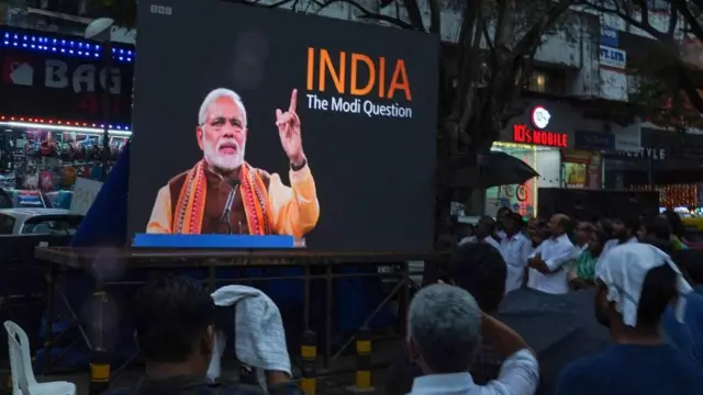 ২০০২ সালের গুজরাত দাঙ্গায় নরেন্দ্র মোদীর ভূমিকা নিয়ে বিবিসি দুই পর্বের একটি তথ্যচিত্র তৈরি করে, যা ভারতে প্রকাশ করে নি বিবিসি