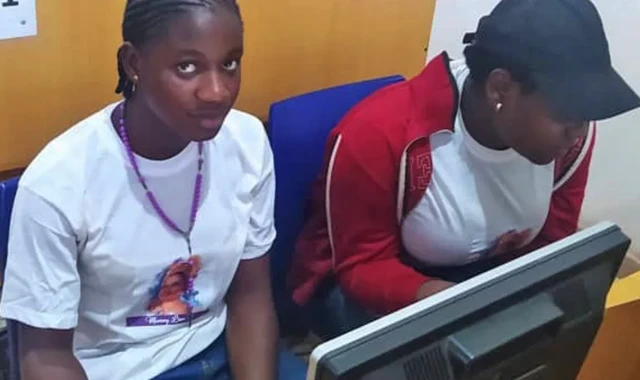 Naomi Nkechinyere Mba (à gauche) passera son examen Jamb en avril.