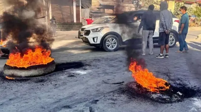 इंफाळमध्ये शनिवारी झालेल्या हिंसाचारानंतर अनेक भागात कर्फ्यू लागू करण्यात आला आहे.