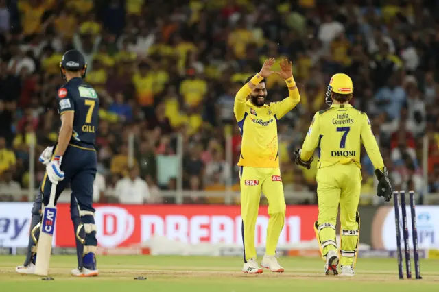 தோனி கரங்களில் 5-வது முறையாக கோப்பை