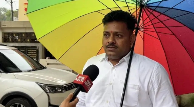 इंदोरी गावच्या ग्रामस्थांनी नवीन पुलाची वारंवार मागणी केल्याचं सरपंच शशिकांत शिंदे सांगतात.