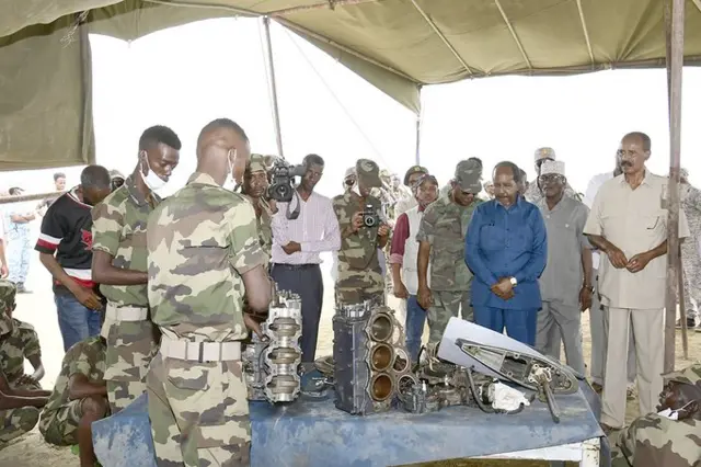 ፕረዚደንት ሶማልያ ኣብ ባጽዕ ንስራሓት ሰልጠንቲ ባሕረኛታት ሃገሩ እናተዓዘበ