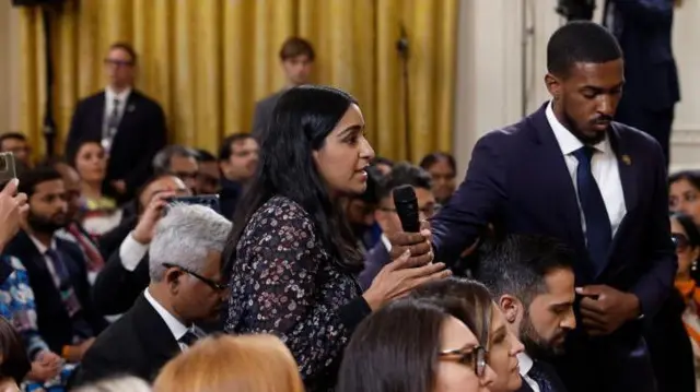 নরেন্দ্র মোদীকে প্রশ্ন করছেন সাবরিনা সিদ্দিকি। ২২ জুন, ২০২৩