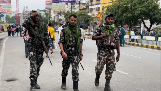 प्रधानमंत्री के रोड शो के दौरान पटना में सुरक्षा व्यवस्था काफ़ी कड़ी कर दी गई थी.